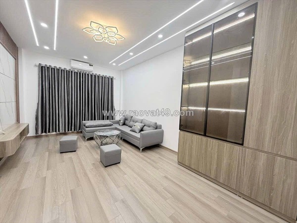 Hàng xóm cầu giấy phố võ chí công 40m 6t mt4,3m giá 9,9 tỷ nhà mới full nội