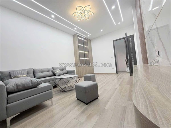 Hàng xóm cầu giấy phố võ chí công 40m 6t mt4,3m giá 9,9 tỷ nhà mới full nội