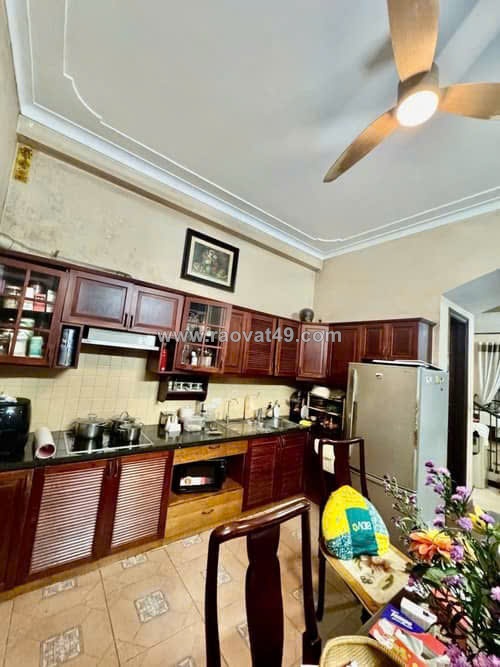 Hiếm! chỉ 4 triệu m có nhà ngõ 9 hoàng hoa thám 80m 4 tầng vỉa hè ô tô