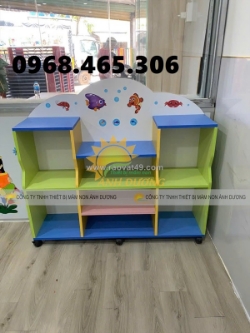 Kệ gỗ cao su mầm non, kệ gỗ 3 tầng mẫu giáo