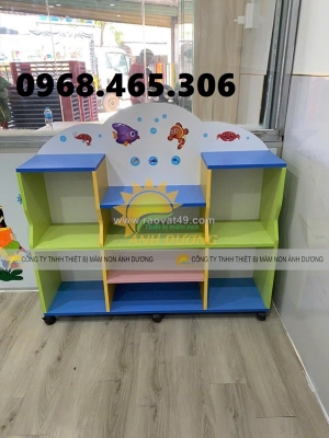 Kệ gỗ cao su mầm non, kệ gỗ 3 tầng mẫu giáo
