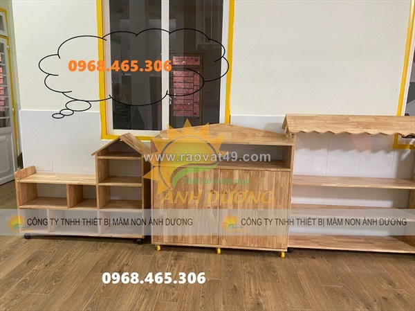 Kệ gỗ cao su mầm non, kệ gỗ 3 tầng mẫu giáo