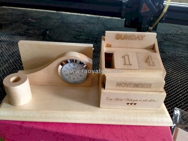 Kệ gỗ để bàn