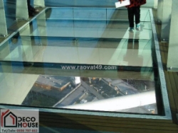 Làm lan can kính cầu thang kính sự lựa chọn nào an toàn hơn