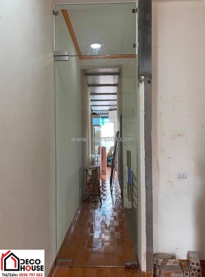 Lắp cửa kính thủy lực 2 cánh: căn khe hở & đồng đều mép cánh