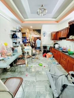 Mặt tiền nội bộ 12m bông sao p5q8 hoàn công đủ