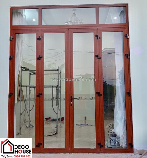 Mẫu cửa đi 1 cánh nhôm xingfa vân gỗ đẹp và hiện đại