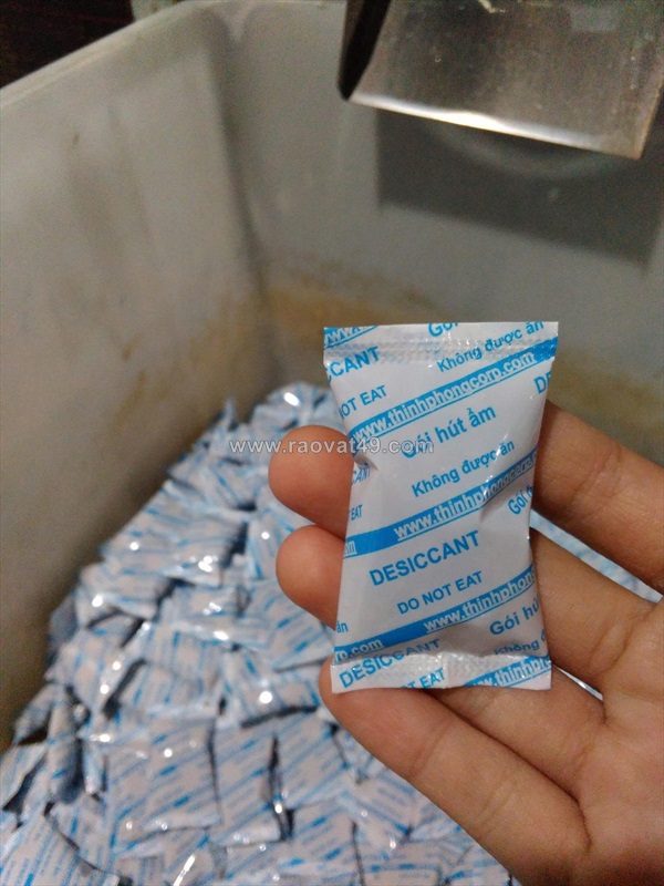 Muốn đồ ăn vặt giòn lâu hơn? đừng quên gói hút ẩm!