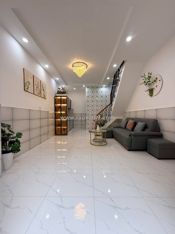 Nhà 2 tầng mới hẻm 337 đường ba đình p. chánh hưng. giá 4tỷ130 bớt lộc