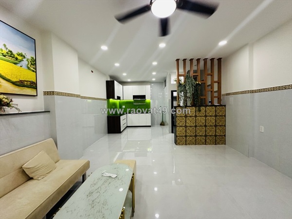 Nhà đẹp giá tốt cạnh nhà ga t3 sân bay, gần 40m2 ngang 4.5m, 2 tầng  2pn, nở