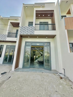 Nhà giá rẻ 400 triệu, đầy đủ công năng, tọa lạc gần khu du lịch bửu long