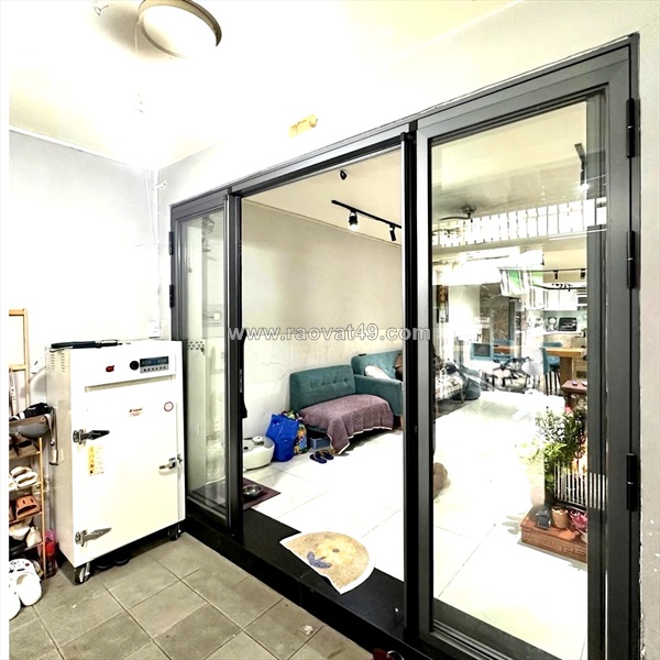 Nhà ngang lớn 4.9m-đ.bến vân đồn- đẹp, sang xịn sò- giao thương q8 với q1 -