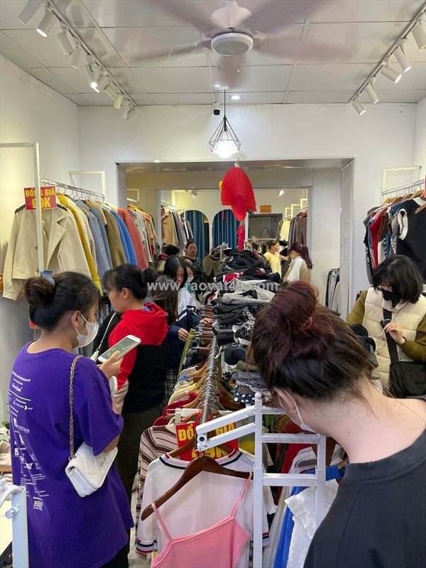 Sang nhượng shop quần áo - trâu quỳ, gia lâm vị trí đắc địa: gần trường học,
