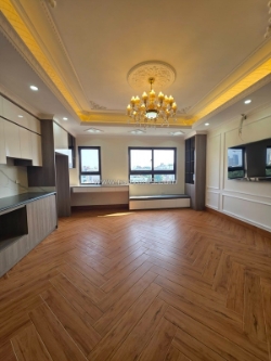 Siêu nhà đẹp phố phạm văn đồng 45m 7 tầng mt 5,3m giá ,3 tỷ thang máy- -ô tô