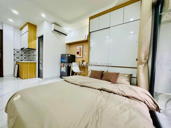 Tòa nhà dòng tiền phố đội cấn 92m, 8 tầng, lô góc ngõ thông gần đường ô tô giá