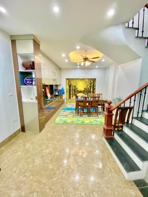 Trung tâm cầu giấy - 65 mét 5 tầng - nhà đẹp ở luôn 17,8 tỷ