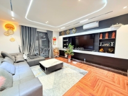 Trung tâm cầu giấy -  khúc thừ dụ 39 mét 7 tầng thang máy - nhà đẹp ở luôn 15,8 tỷ