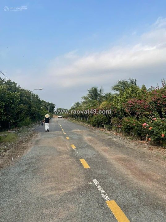 - bán đất vừa mt sông sg  và mt rạch rất đẹp thoáng mát  thuộc xã trung an, chủ