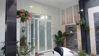 ► sát mt trần xuân lê, 135m2, ngang 6m, vuông, c4 sạch đẹp sân rộng thoáng, 4.x