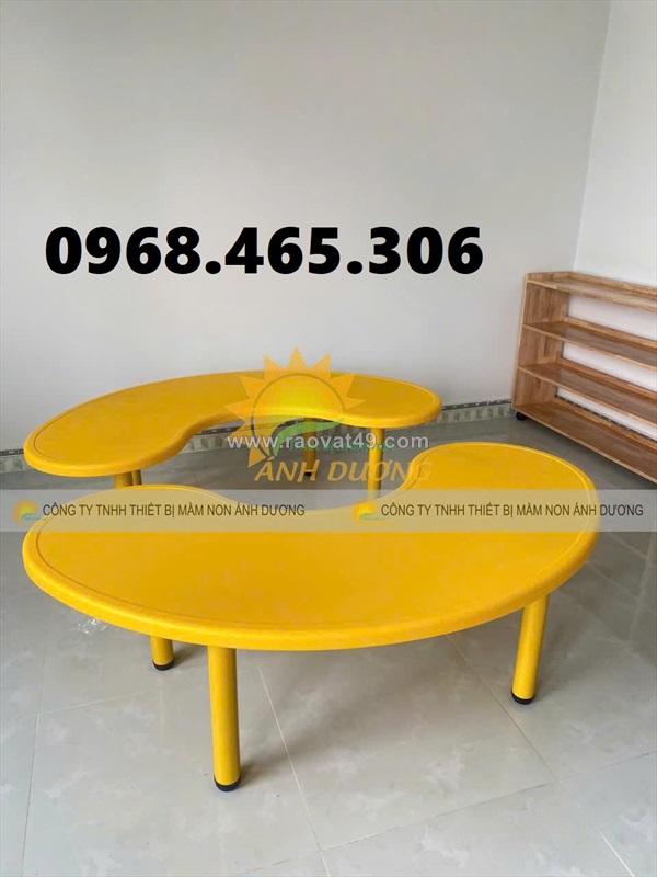 Bàn bán nguyệt mầm non , bàn oval mầm non nhập khẩu