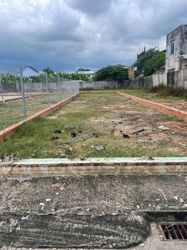 Bán đất 1300m2 giá 10 triệu/m2 đường nhựa 6m bà điểm 5
