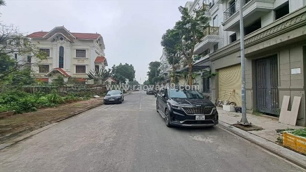 Bán đất phân lô khu 31ha trâu quỳ, 250m, mặt tiền 12.5m, đường nhựa, vỉa hè,