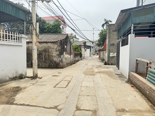 Bán đất tặng nhà c4 phố hồng tiến- view cầu trần hưng đạo- oto mặt tiền