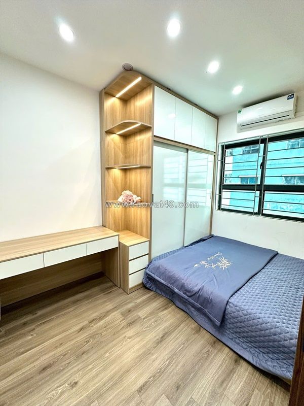 Bán gấp căn hộ chung cư tòa kim văn - kim lũ - tặng nội thất.