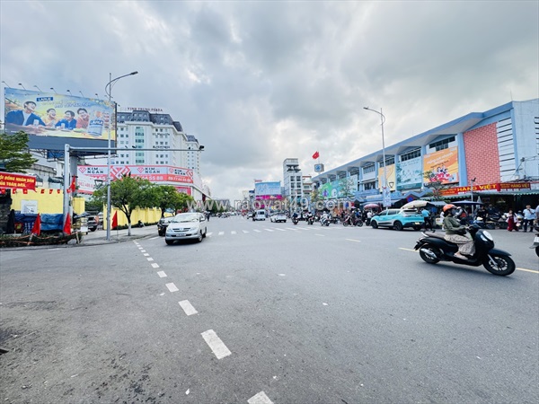Bán nhà 3 tầng mặt tiền hùng vương hải châu đà nẵng, dt 34.6m2, vị trí kinh