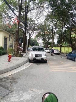 Bán nhà cũ dân xây , 3 tầng kiên cố long biên gần cầu vĩnh tuy, phố trạm long