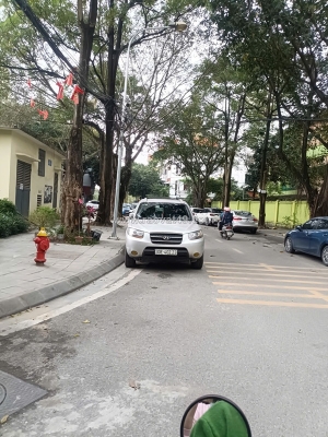 Bán nhà cũ dân xây , 3 tầng kiên cố long biên gần cầu vĩnh tuy, phố trạm long