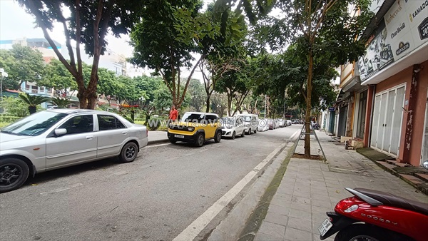 Bán nhà cũ dân xây , 3 tầng kiên cố long biên gần cầu vĩnh tuy, phố trạm long