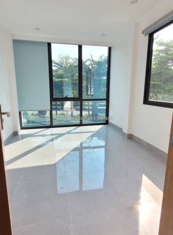 Bán nhà mặt đường bưởi ba đình 25m x6 tầng 12,3 tỷ lô góc,vỉa hè