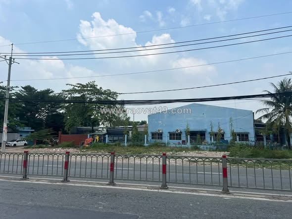 Bán nhà mặt tiền 8.800m2 giá 45 tỷ đường lỉnh lộ 8