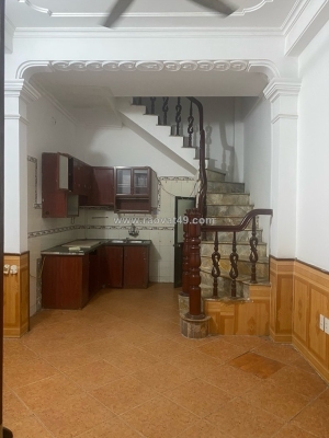 Bán nhà ngõ 38 xuân la 37 mét 5 tầng 11,5 tỷ