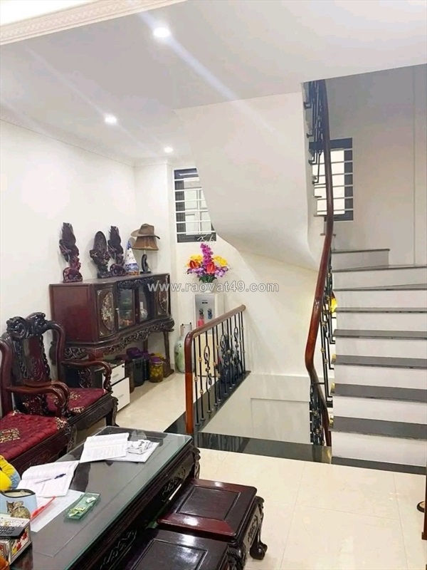 Bán nhà ngõ 89 lạc long quân 41 m 5 tầng 7,7 tỷ