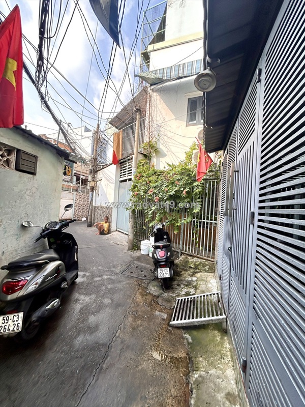 Bán nhà ngon nhỉnh 5 đồng - dt 70m2- đ.xóm chiếu- lưu thông tôn đản- hoàng