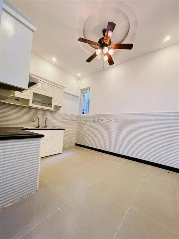 Bán nhà phố võng thị 30m2 6tầng mặt tiền 3.8m 7.9 tỷ gần hồ tây