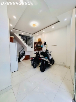 Bán nhà  quận 3 cách mạng thán 8 hẻm gần 3m, 30m ngang 4.5m, giá chỉ 3 tỷ9