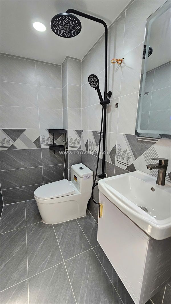Bán nhà sát mặt tiền hẻm q4 trung tâm 
ngang 3 dài 7.8 nở hậu 8.6 m
đúc bê