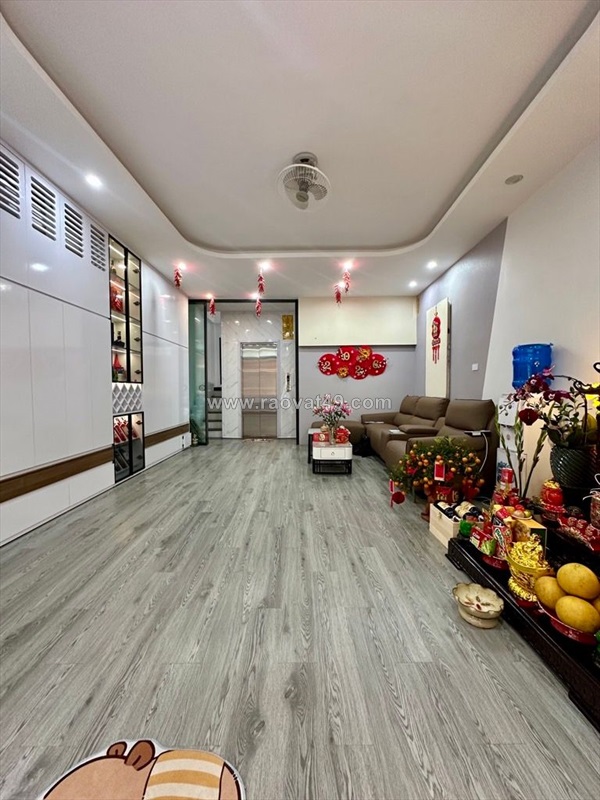 Bán nhà siêu đẹp phố trạm- ngõ cực nông full nt- dân xây- oto tránh- thang máy