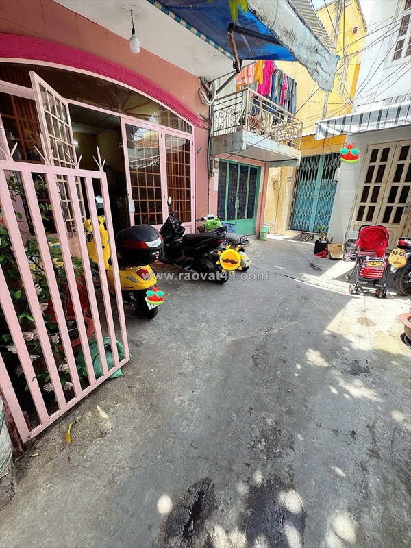 Bán nhà trung tâm q4 ngang 4.15 x12 đúc bê tông 
có 4 đồng