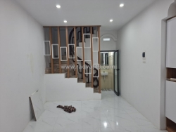 Bán nhà xuân đỉnh mới xây 42m 5 tầng giảm 400 triệu còn 9,4 tỷ