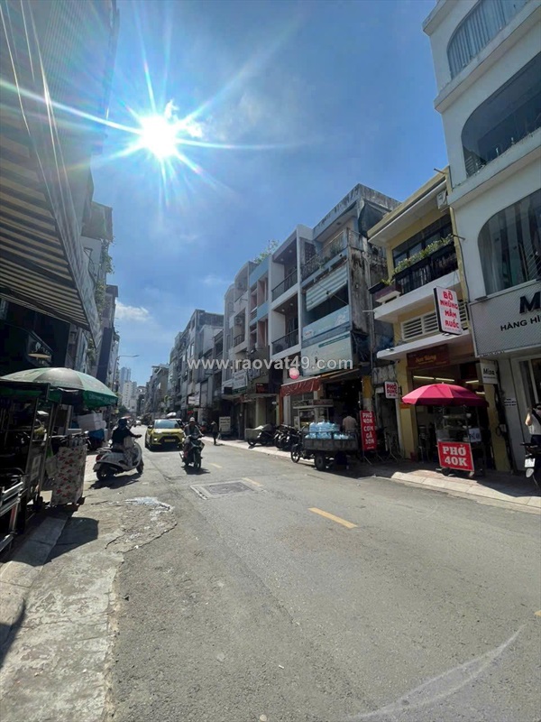 Bán tòa nhà (hầm 7 tầng) cách chợ bến thành ga metro 5 phút - building ngay