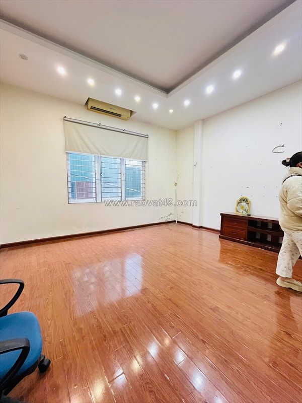Cc cho thuê nhà nguyên căn ngõ 225 nguyễn đức cảnh, 50m x 4 tầng 3pn, 11