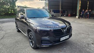 Chính chủ cần bán xe vinfast lux sa 2.0 base vin 2019