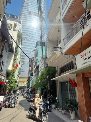 Chính chủ chưa qua đầu tư - bán nhà 5 tầng view tòa nhà bitexco quận 1 - xe hỏi