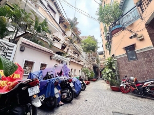 Chính chủ xưa bán nhà 2 tầng cũ- mặt tiền hxh đ.cô giang, quận 1- ngang lớn