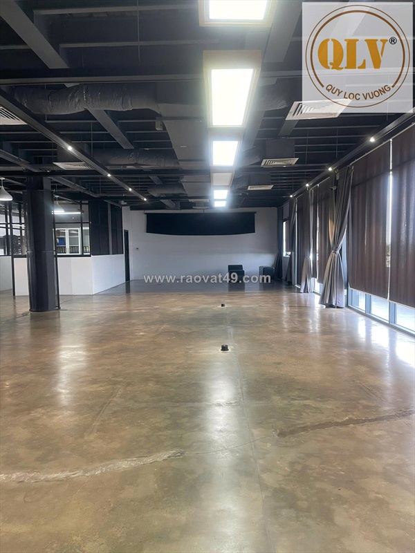 Cho thuê mặt bằng showroom / văn phòng quốc lộ 13, thuận an 2.200m²