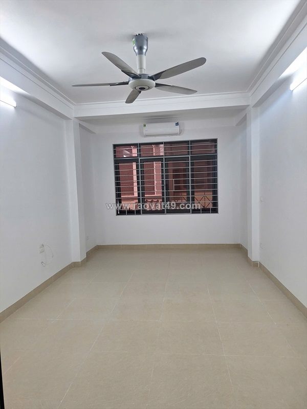 Cho thuê nguyên tầng 3, dt: 25m2, giá tốt gần bến xe giáp bát, ga giáp bát-